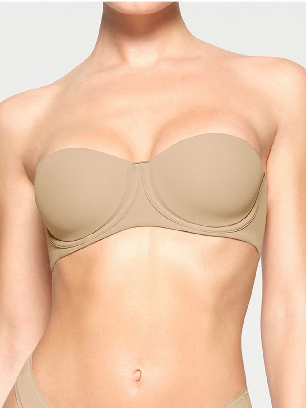 SKIMS  FITS EVERYBODY STRAPLESS BRA in Nude Size 36C NWOT